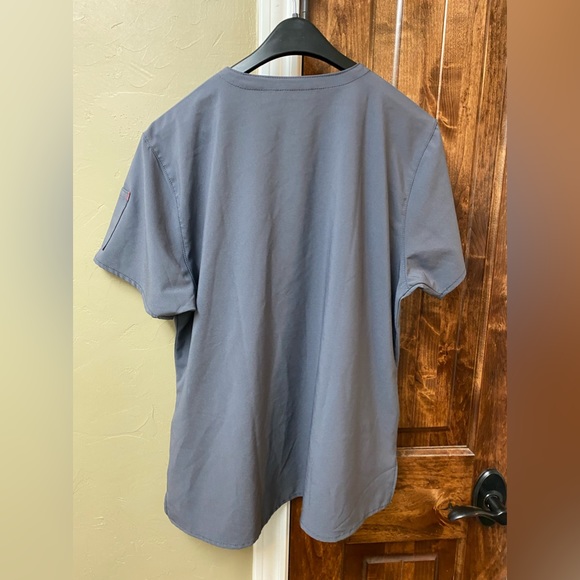 Carharrt Women’s V neck Scrub Top - Picture 4 of 4